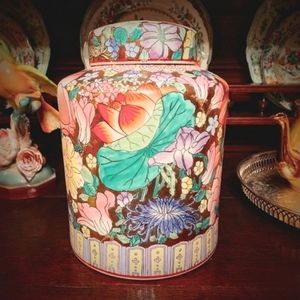 Larger Sized Ginger Jar Urn Vintage Chinese Thousand Flowers style